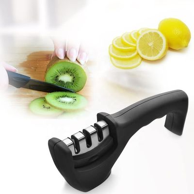 Μαύρο τράβηγμα μέσω Sharpener μαχαιριών κεραμικό Sharpener μαχαιριών χάλυβα με τη λαστιχένια ζωγραφική